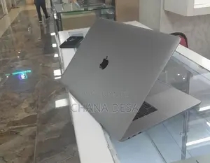 New Laptop Apple MacBook Pro 2018 16GB Intel Core i7 SSD 512GB