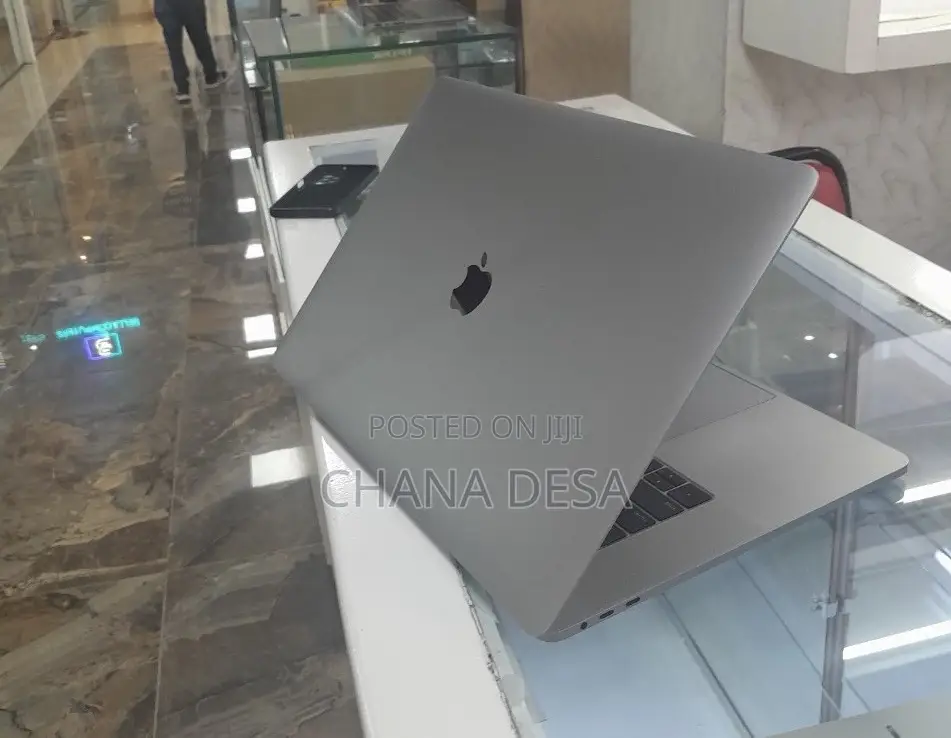 New Laptop Apple MacBook Pro 2018 16GB Intel Core i7 SSD 512GB