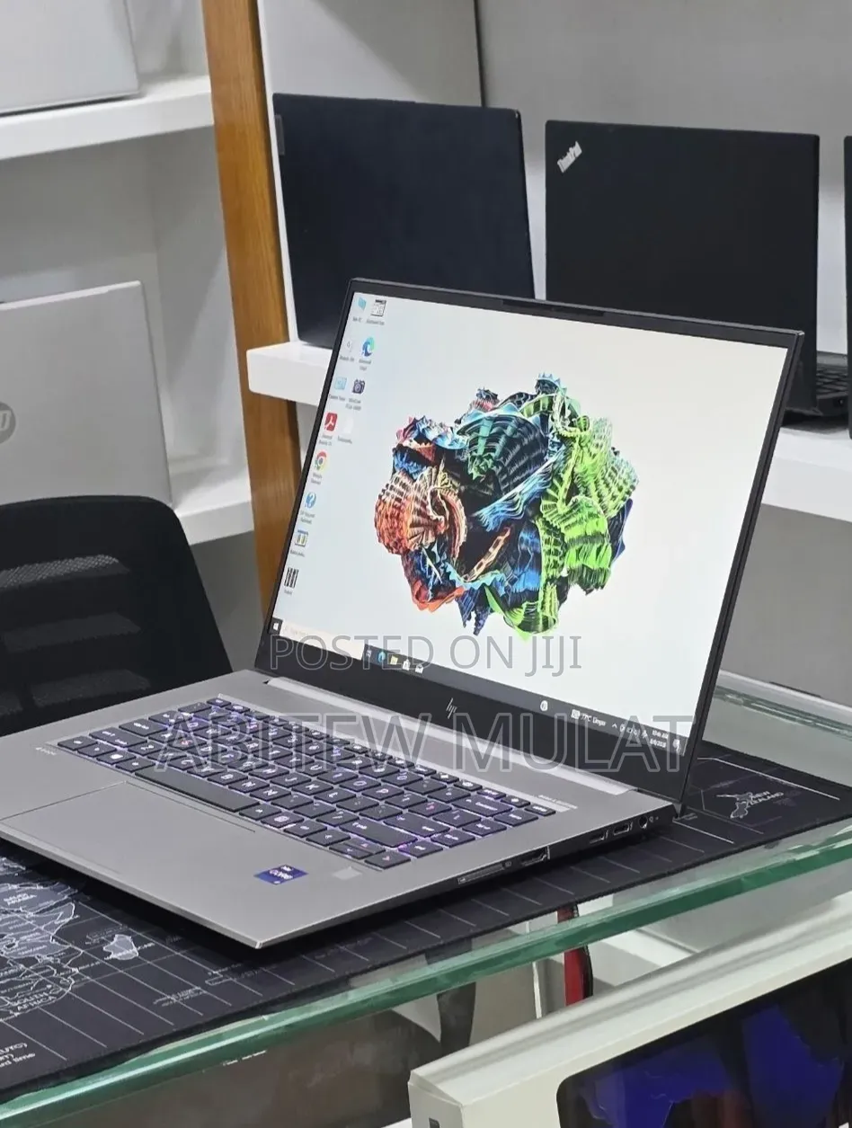 New Laptop HP ZBook Firefly G8 32GB Intel Core i9 SSD 512GB