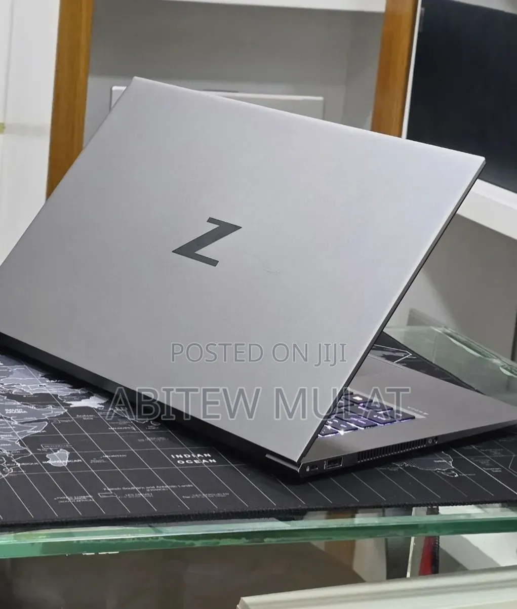 New Laptop HP ZBook Firefly G8 32GB Intel Core i9 SSD 512GB