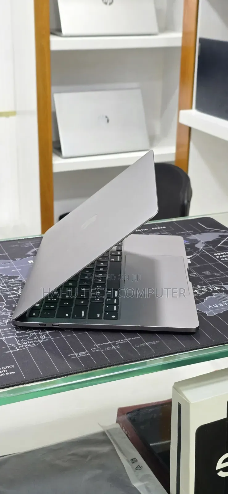 New Laptop Apple MacBook Pro 2022 M2 16GB Apple M2 SSD 512GB