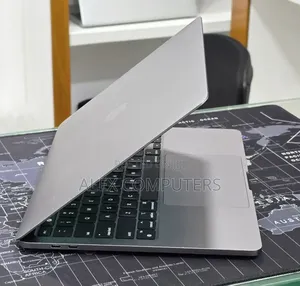 New Laptop Apple MacBook Pro 2023 M2 16GB Apple M2 SSD 512GB