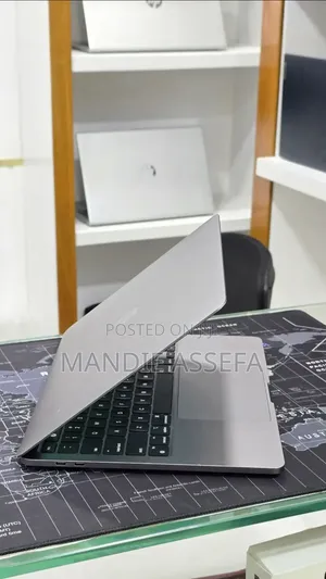 New Laptop Apple MacBook Air 2022 M2 16GB Apple M2 SSD 512GB