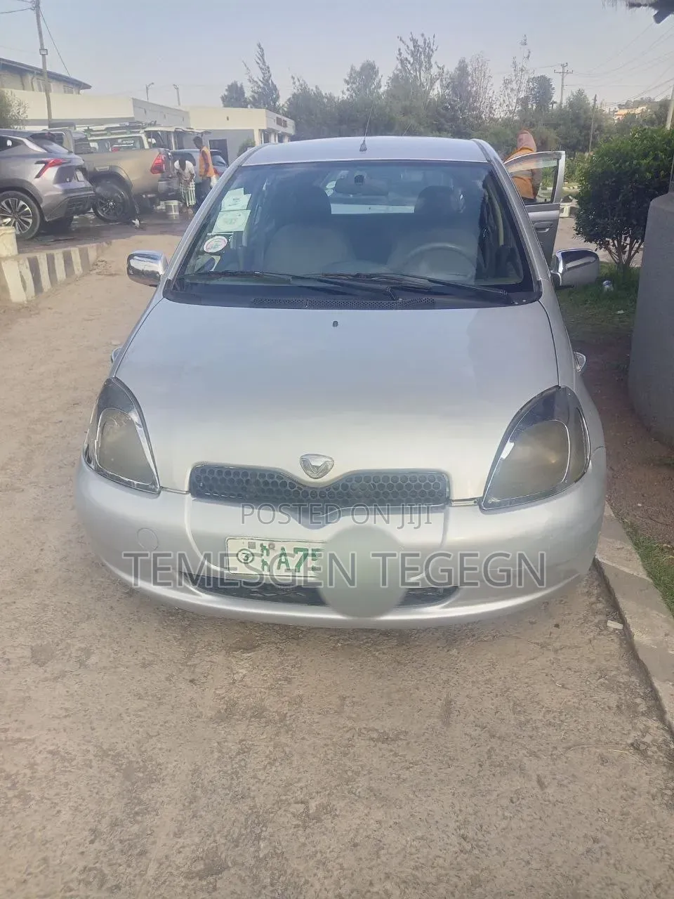 Toyota Vitz 2000 Silver