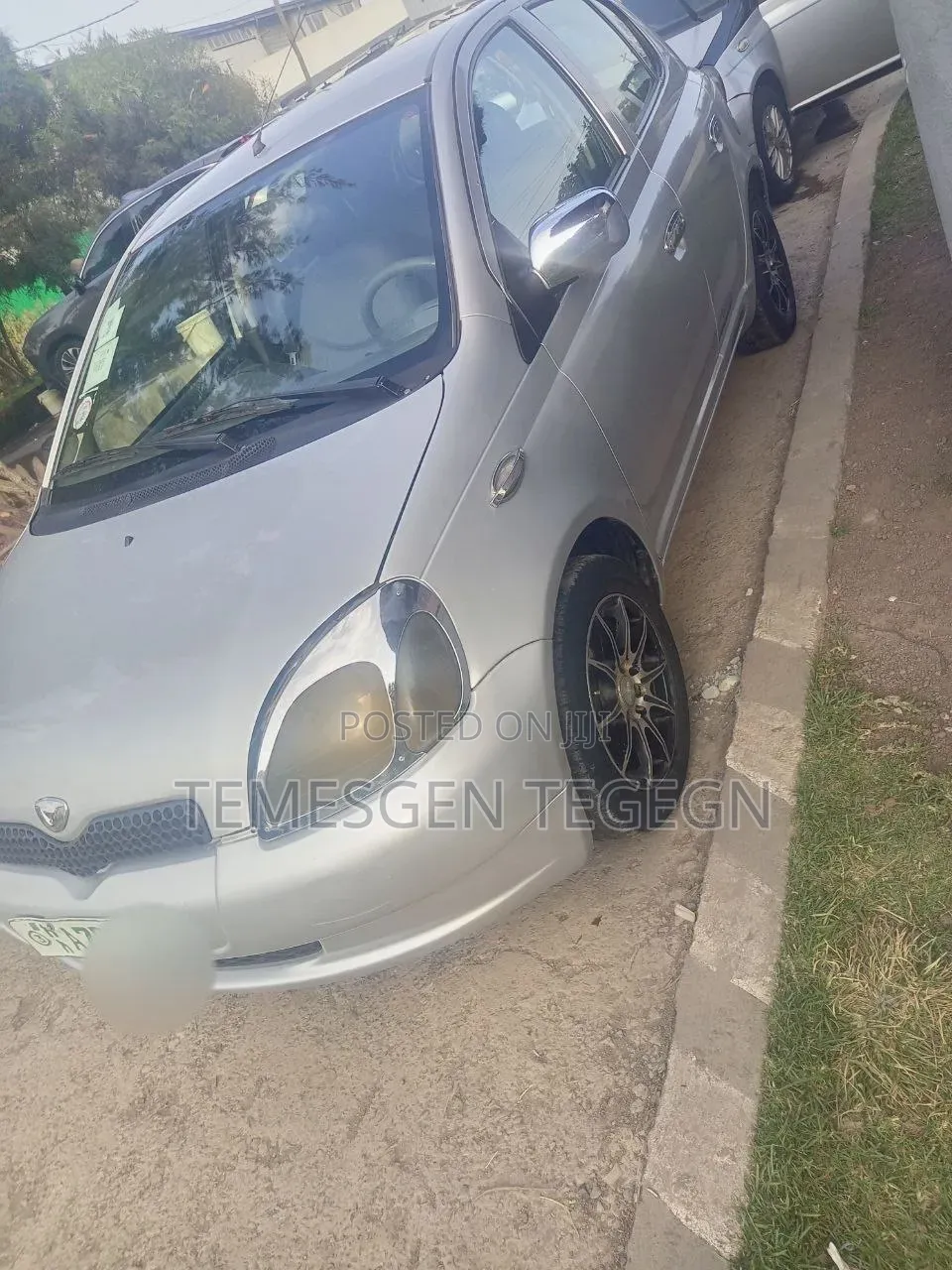 Toyota Vitz 2000 Silver
