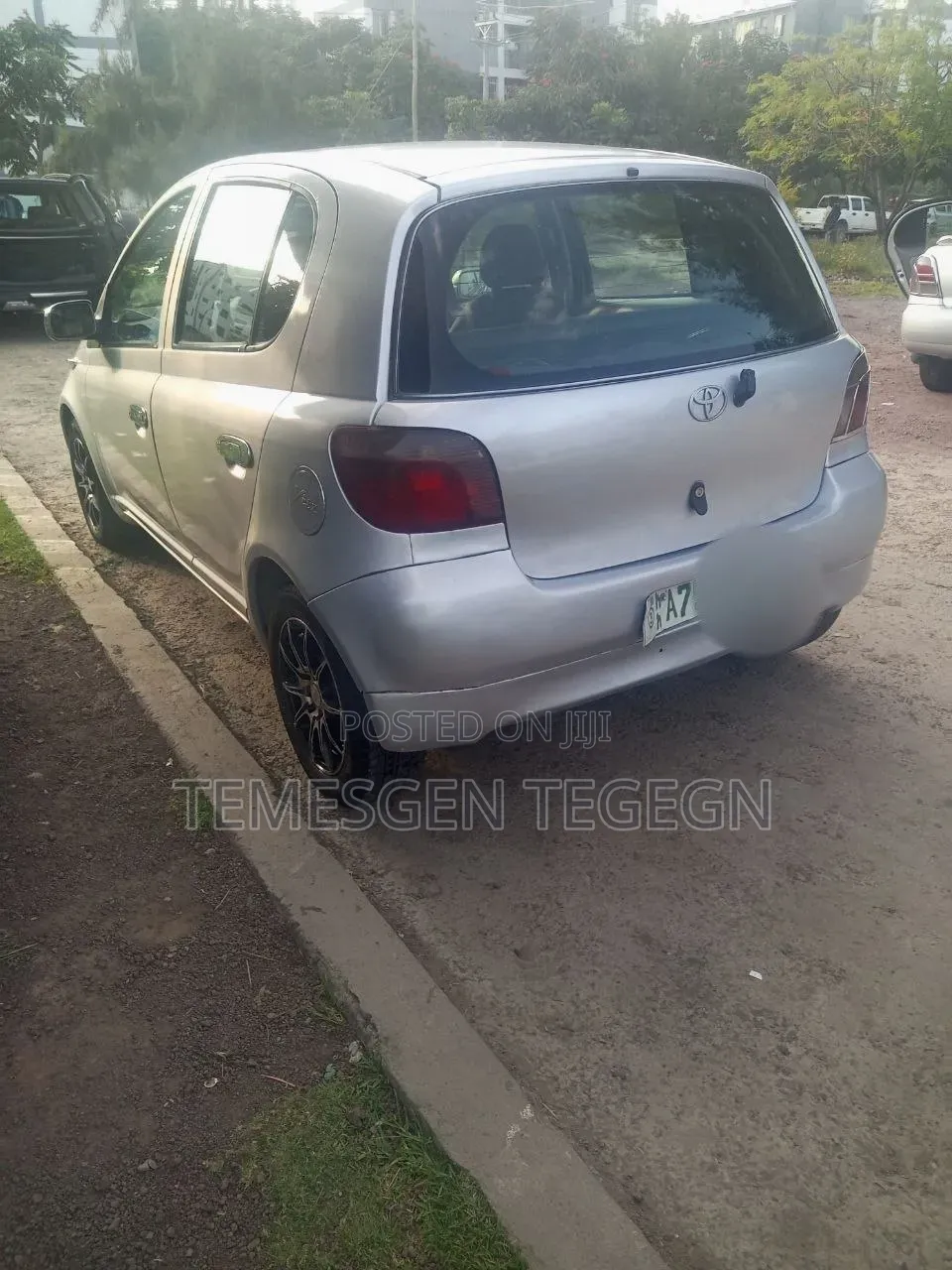Toyota Vitz 2000 Silver