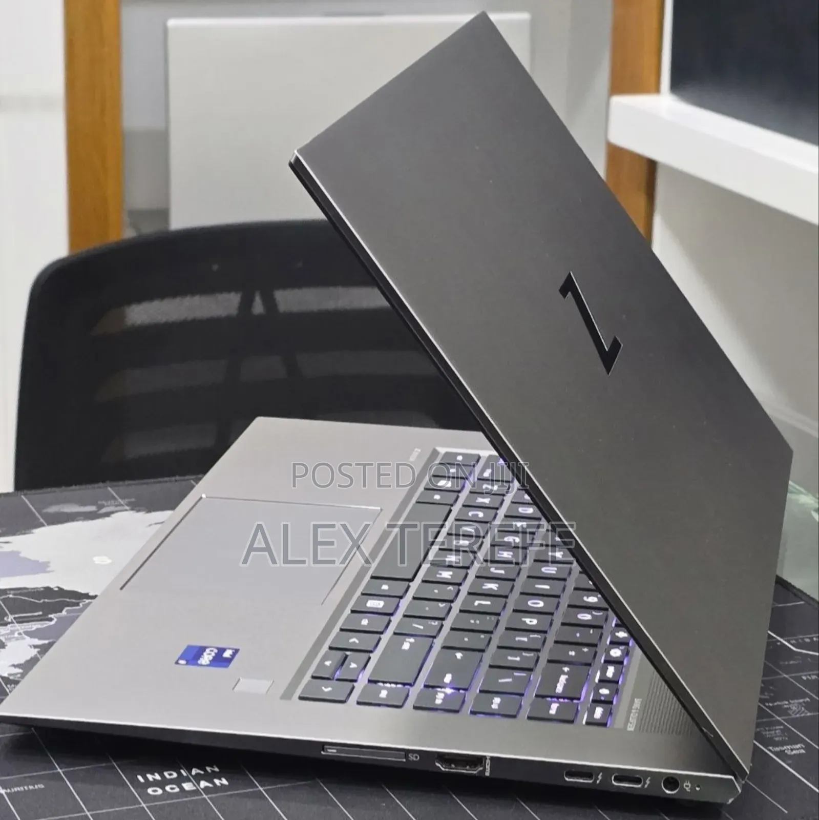 New Laptop HP ZBook Firefly G8 32GB Intel Core i9 SSD 512GB