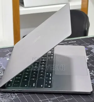 New Laptop Apple MacBook Pro 2022 M2 16GB Apple M2 SSD 512GB