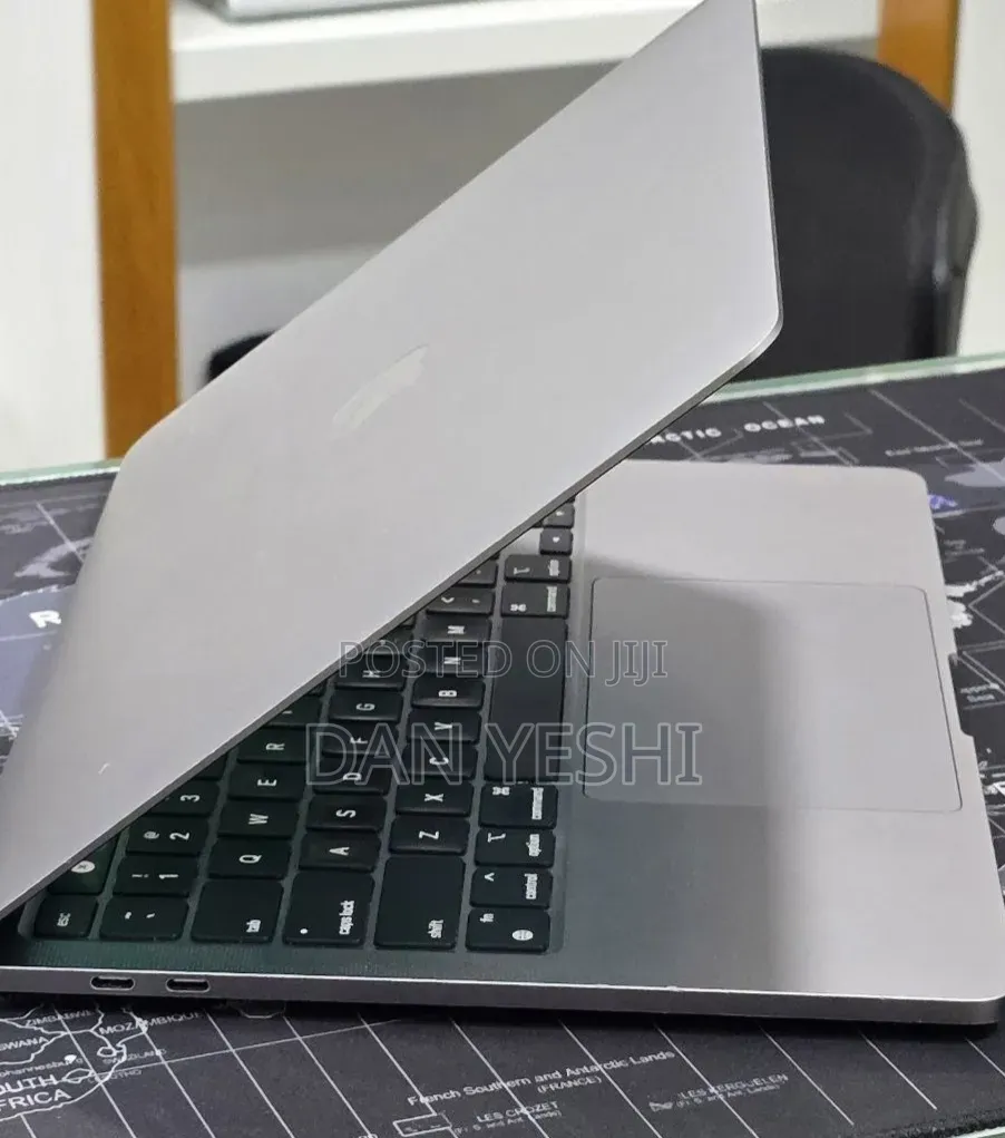 New Laptop Apple MacBook Pro 2022 M2 16GB Apple M2 SSD 512GB