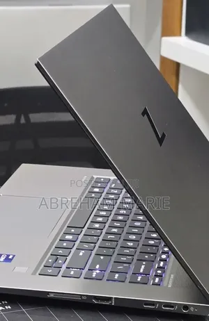 New Laptop HP ZBook Firefly G8 32GB Intel Core i9 SSD 512GB