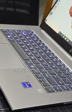 New Laptop HP ZBook Firefly G8 32GB Intel Core i9 SSD 512GB