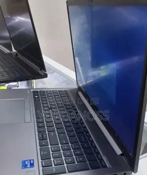New Laptop HP ZBook Firefly G8 16GB Intel Core i7 SSD 512GB