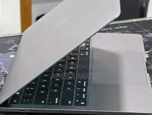 New Laptop Apple MacBook Air 2022 M2 16GB Apple M2 SSD 512GB