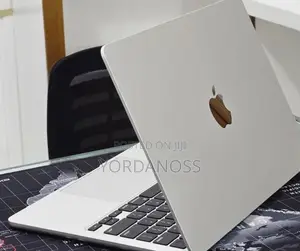 New Laptop Apple MacBook Air 2022 M2 8GB Apple M2 SSD 256GB