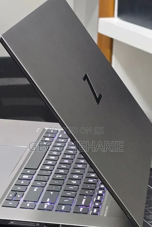 New Laptop HP ZBook Studio G8 32GB Intel Core i9 SSD 512GB