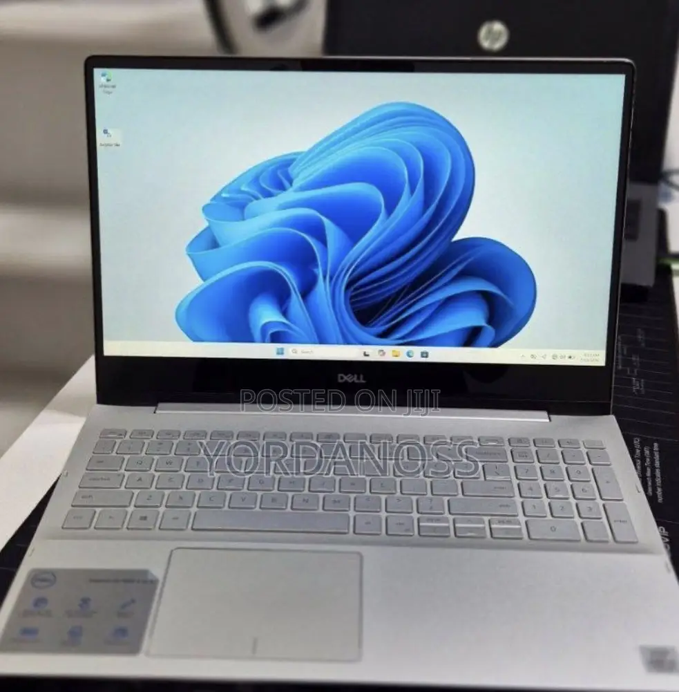 New Laptop Dell Inspiron 15 8GB Intel Core i5 SSD 256GB