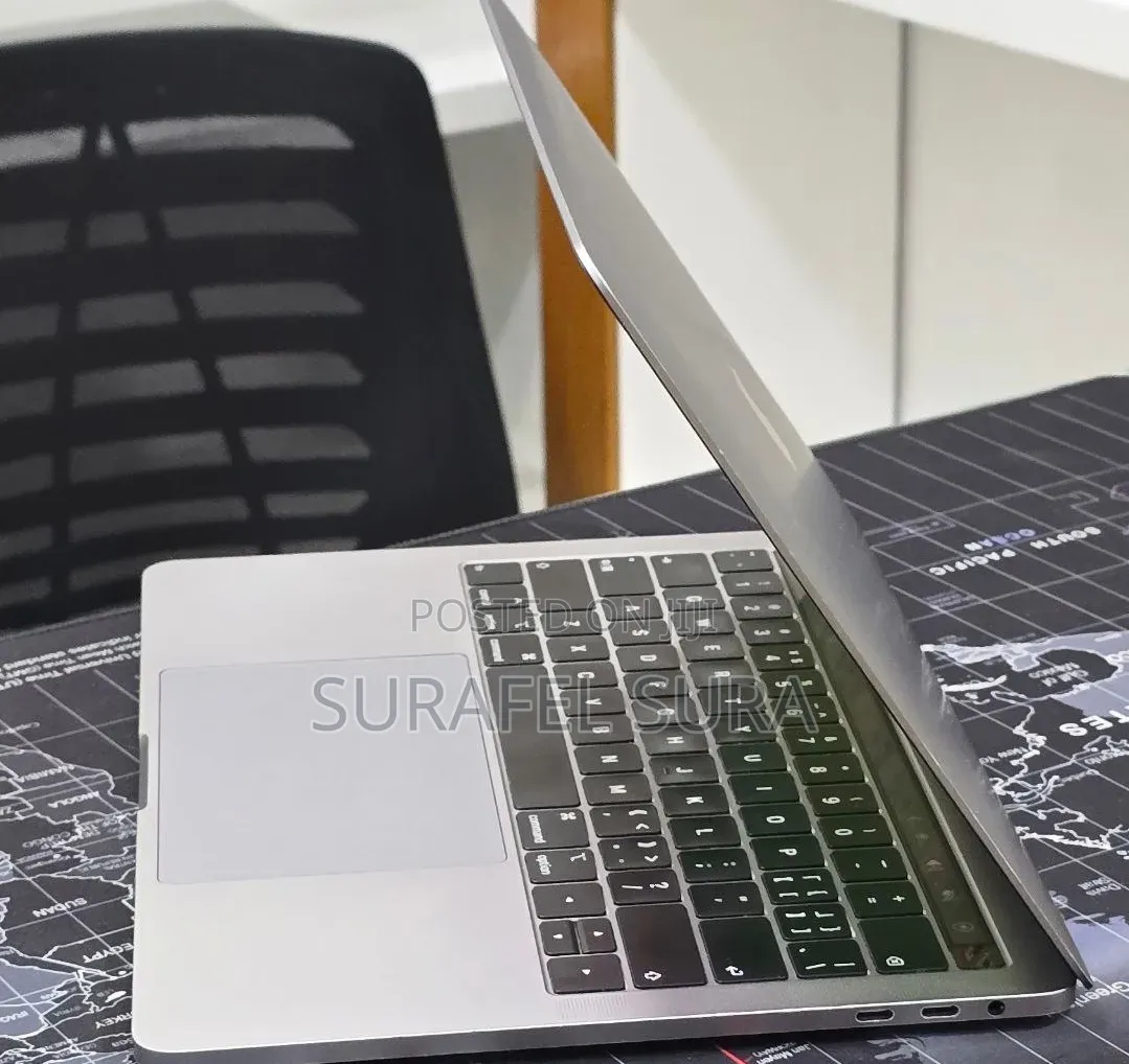 New Laptop Apple MacBook Pro 2019 16GB Intel Core i7 SSD 256GB