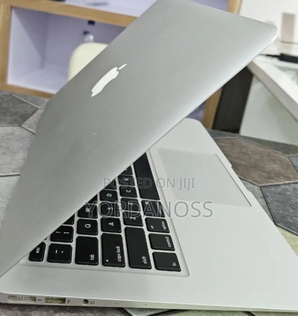 New Laptop Apple MacBook Air 2017 8GB Intel Core i5 SSD 256GB