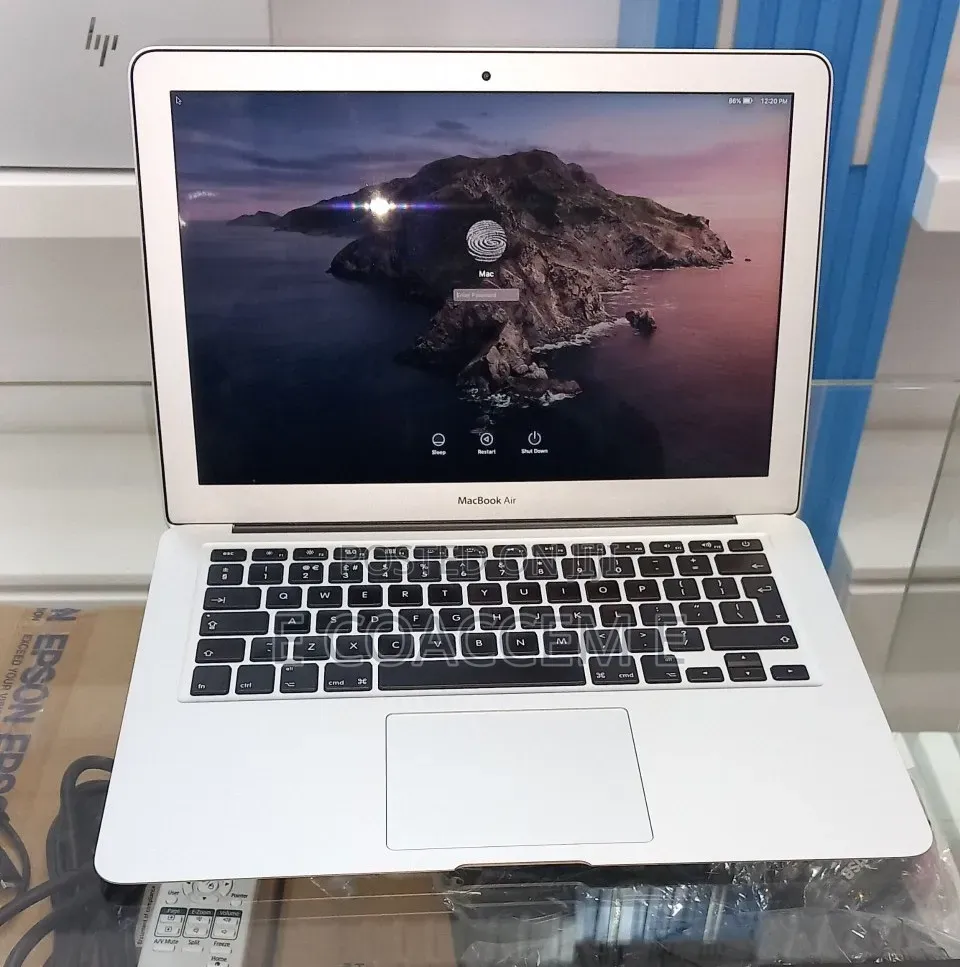 New Laptop Apple MacBook 8GB Intel Core i5 SSD 128GB