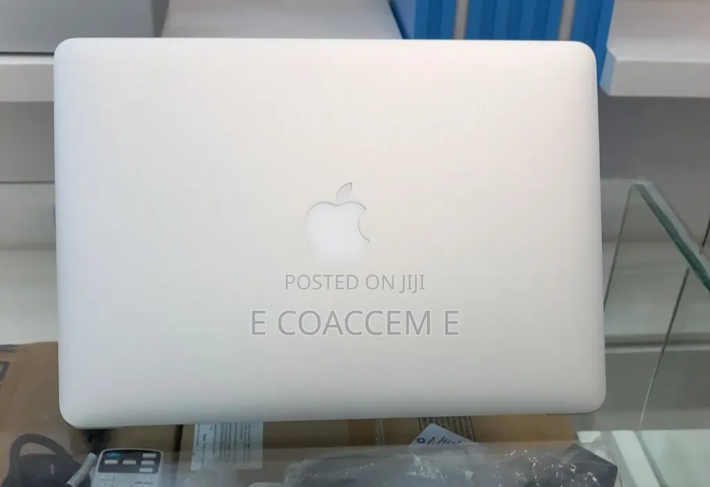 New Laptop Apple MacBook 8GB Intel Core i5 SSD 128GB
