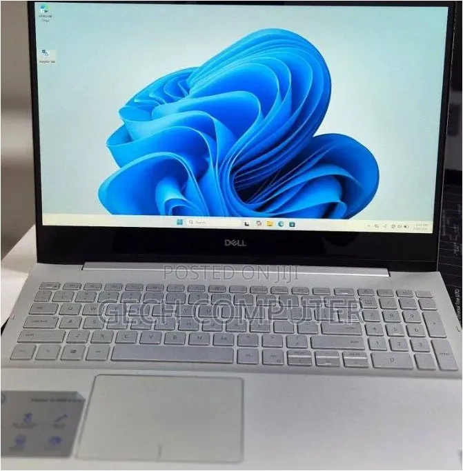 New Laptop Dell Inspiron 15 8GB Intel Core i5 SSD 256GB