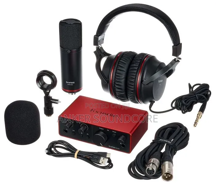 Focusrite Scarlett Solo 4th Generation Bundle (Studio)