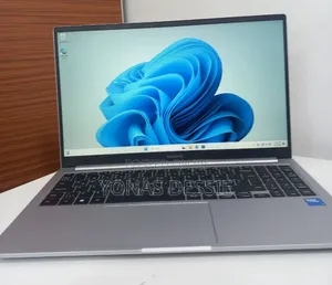 New Laptop Samsung Galaxy Book4 8GB Intel Core 5 SSD 512GB