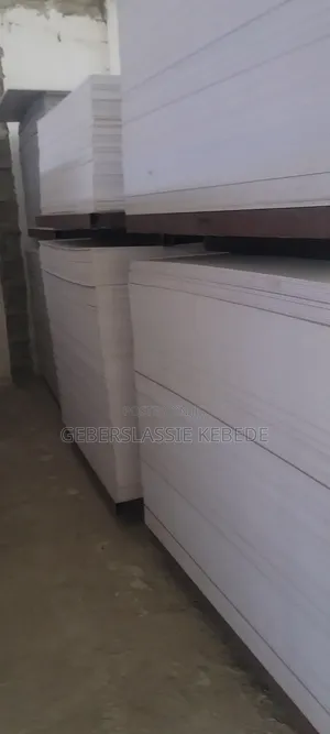 PVC Foam Board ፦ የፊኒሽንግ ዕቃ ሲሆን ለግድግዳ ፖርትሽን እና ውሃን የሚከላከል ነው።