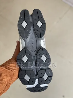 New Balance 9060 Light Grey