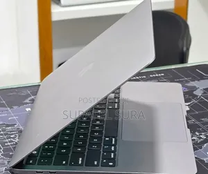 New Laptop Apple MacBook Pro 2022 M2 16GB Apple M2 SSD 512GB