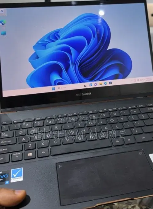 New Laptop Asus UX360CA 16GB Intel Core i7 SSD 512GB