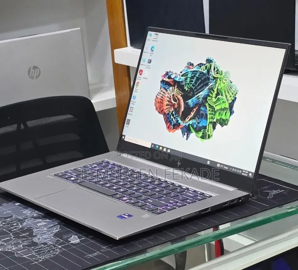New Laptop HP ZBook Firefly G8 32GB Intel Core i9 SSD 512GB