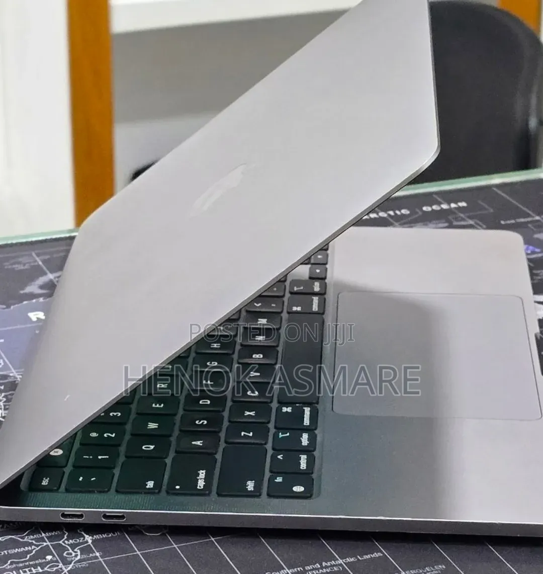 New Laptop Apple MacBook Pro 2022 M2 16GB Apple M2 SSD 512GB