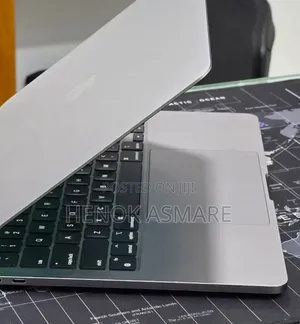 New Laptop Apple MacBook Pro 2022 M2 16GB Apple M2 SSD 512GB