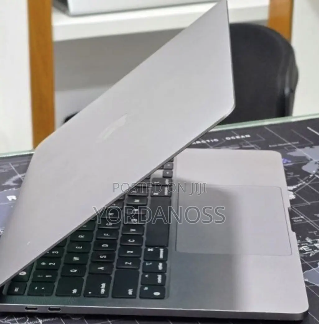 New Laptop Apple MacBook Pro 2022 M2 16GB Apple M2 SSD 512GB