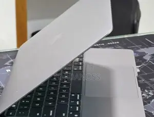 New Laptop Apple MacBook Pro 2022 M2 16GB Apple M2 SSD 512GB