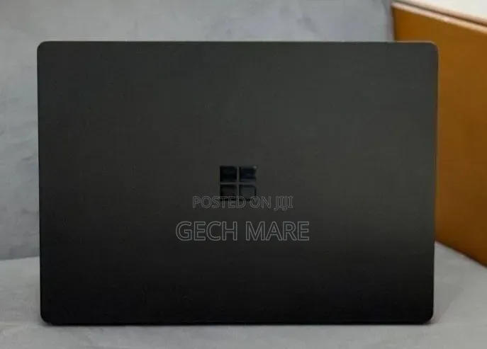 New Laptop Microsoft Surface 16GB Intel Core i7 SSD 512GB