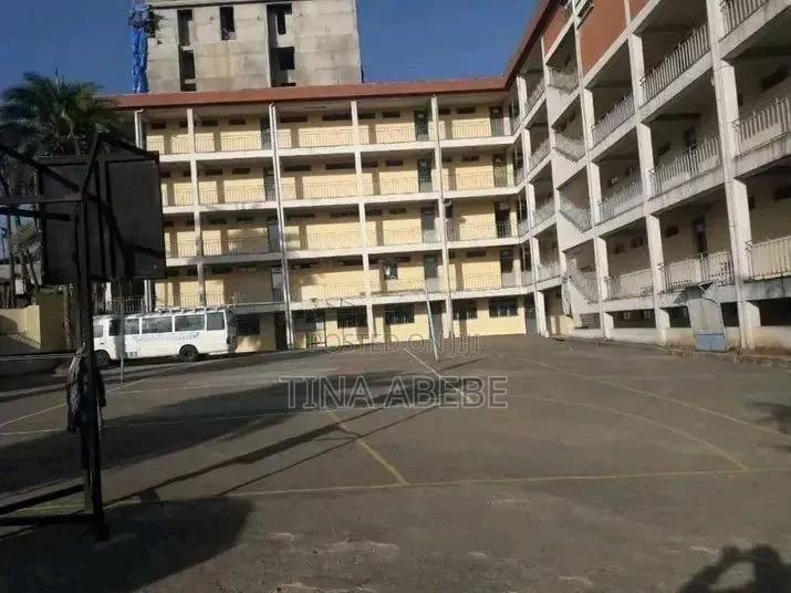 አስቸካይ የሚሸጥ ትምህርት ቤት
