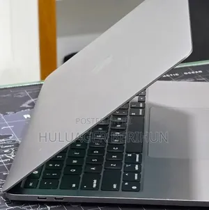 New Laptop Apple MacBook Pro 2022 M2 16GB Apple M2 SSD 512GB