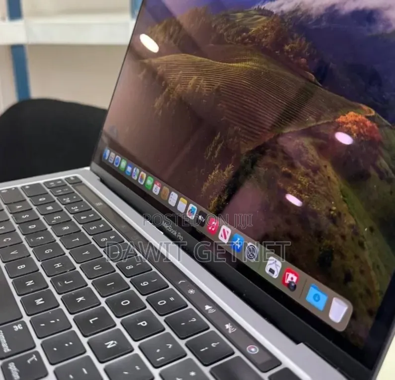 New Laptop Apple MacBook Pro 2021 M1 16GB Apple M1 SSD 512GB