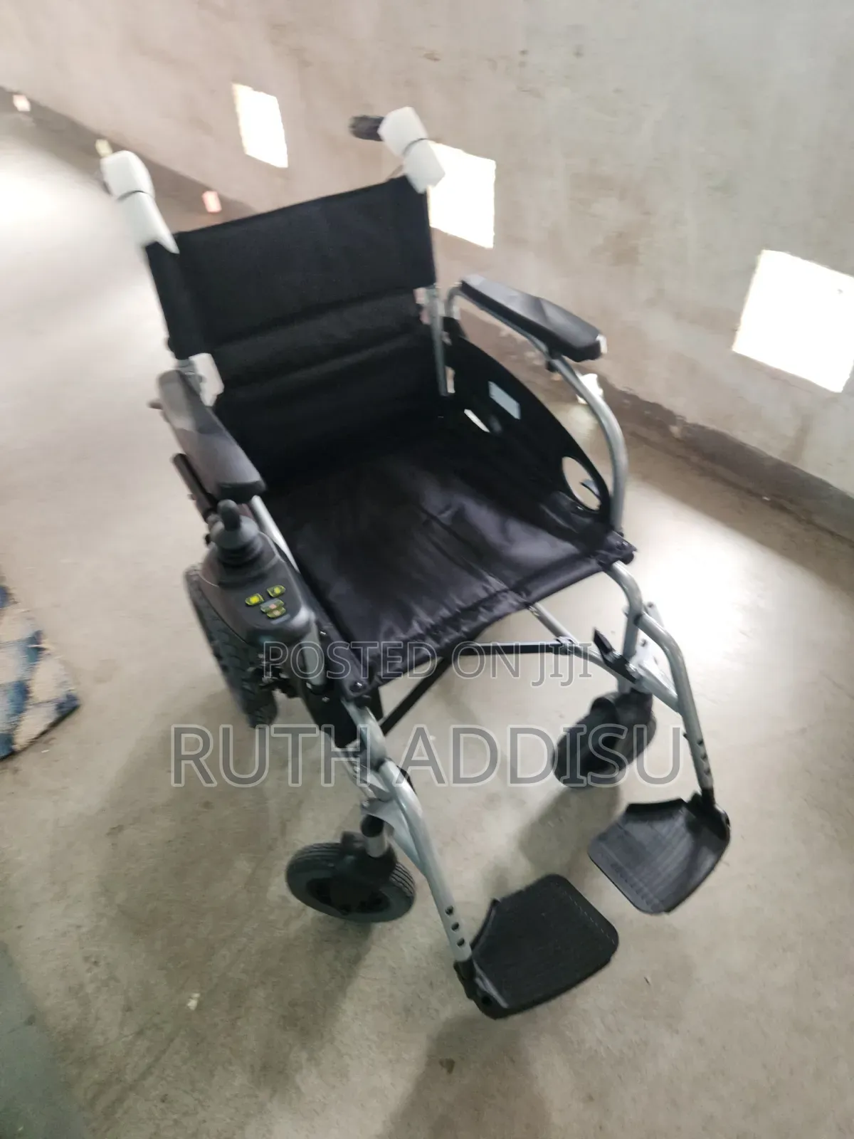 Electrical Medical Wheelchair Best Quality Wheelchair朱紅wheelchair