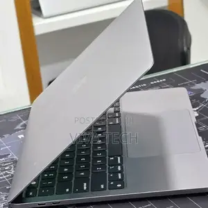 New Laptop Apple MacBook Pro 2022 M2 16GB Apple M2 SSD 512GB