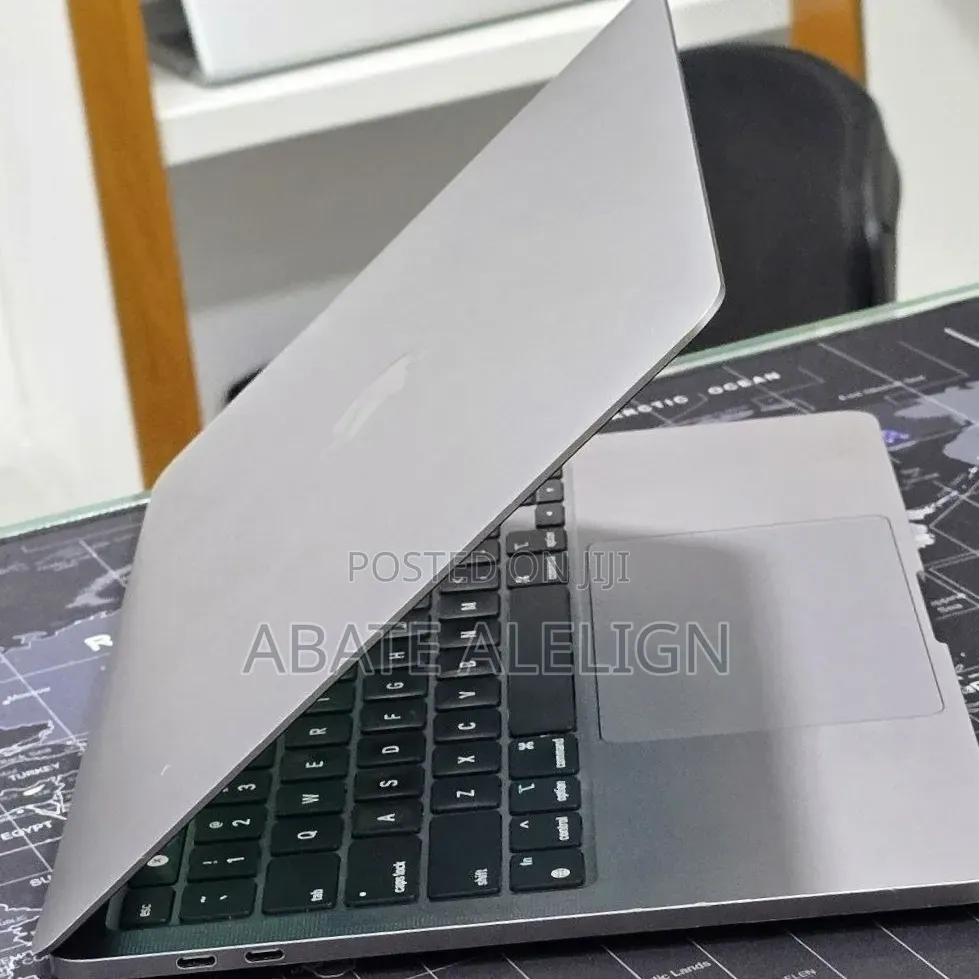 New Laptop Apple MacBook Pro 2022 M2 16GB Apple M2 SSD 512GB