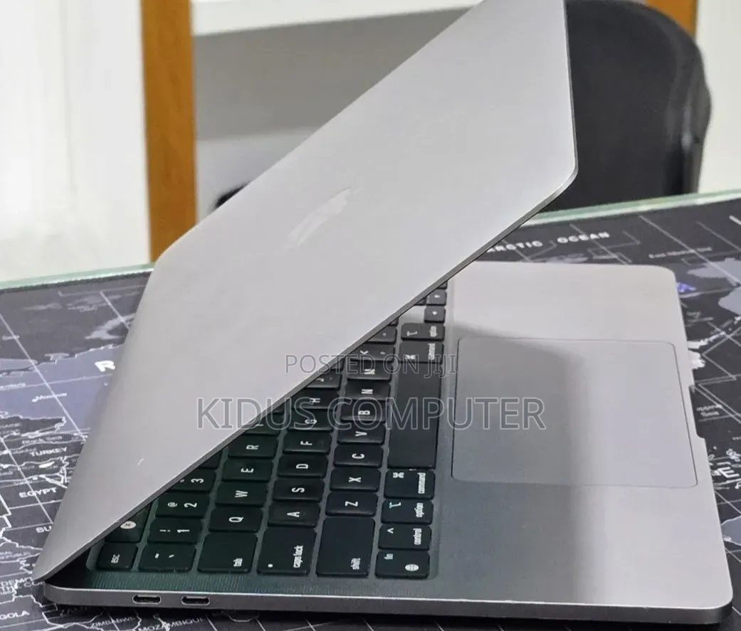New Laptop Apple MacBook Pro 2022 M2 16GB Apple M2 SSD 512GB