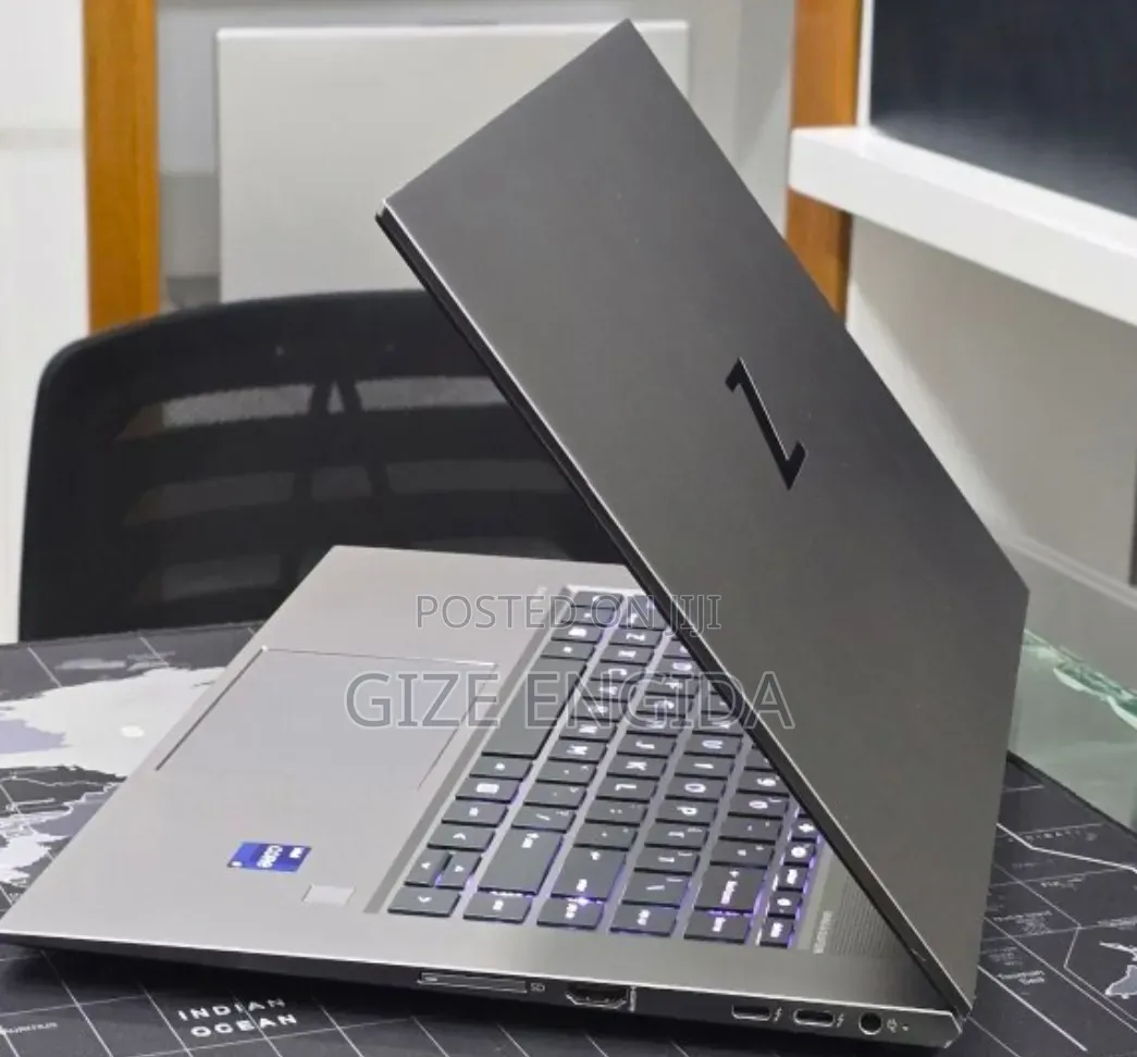 New Laptop HP ZBook Firefly G8 32GB Intel Core i9 SSD 512GB