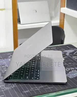 New Laptop Apple MacBook Pro 2022 M2 16GB Apple M2 SSD 512GB