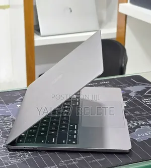 New Laptop Apple MacBook Pro 2022 M2 16GB Apple M2 SSD 512GB