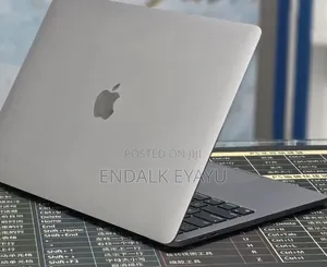 New Laptop Apple MacBook Pro 2022 M2 8GB Apple M2 SSD 512GB