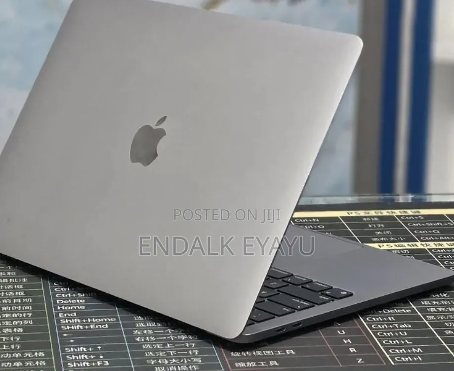 New Laptop Apple MacBook Pro 2022 M2 8GB Apple M2 SSD 512GB