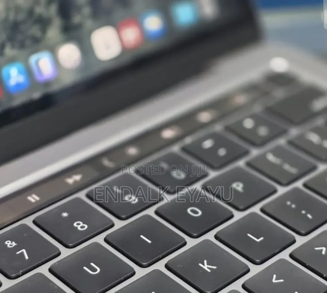 New Laptop Apple MacBook Pro 2022 M2 8GB Apple M2 SSD 512GB